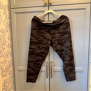 Athleta black and gray camo ultra high rise 7/8 elation tights leggings - 2X